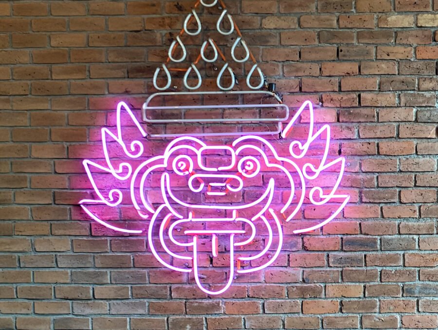 Muro con enchapes de arcilla